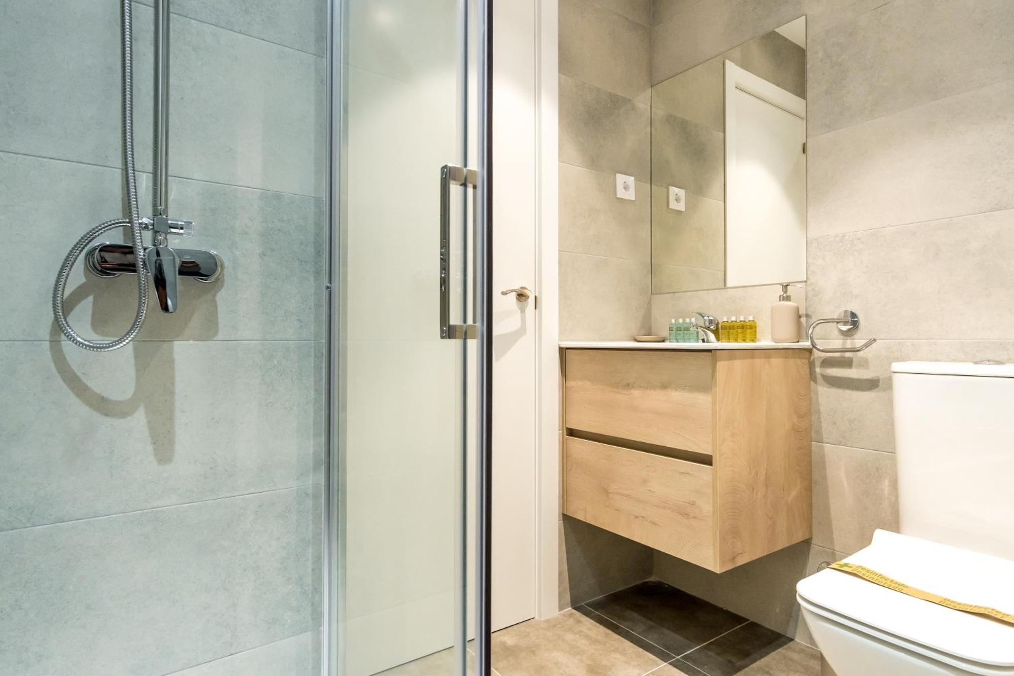 Bright Modern - 2Bedrooms 1Bathroom - Delicias マドリード エクステリア 写真